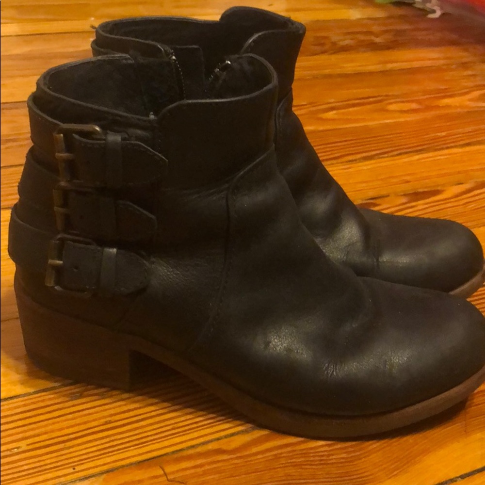 Vintage black leather UGG ankle boots